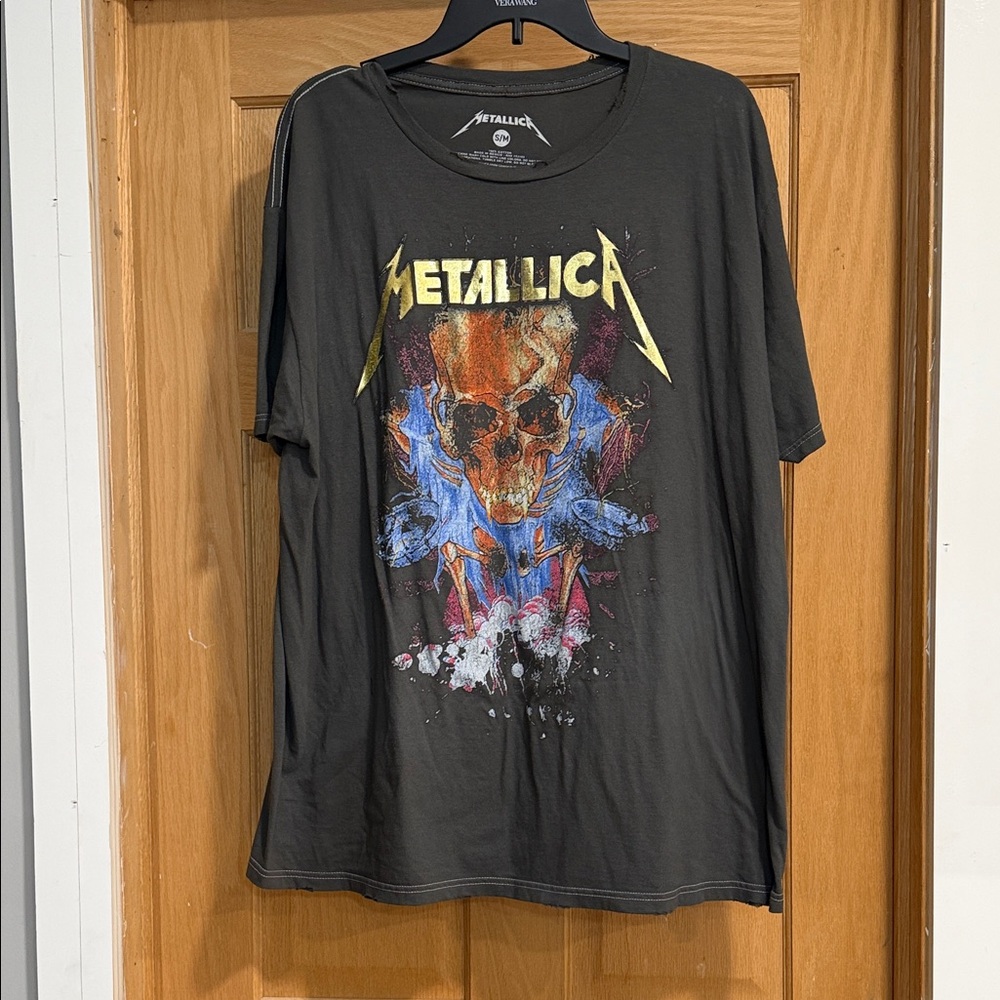 Metallica Black Graphic Tee with Skull Design